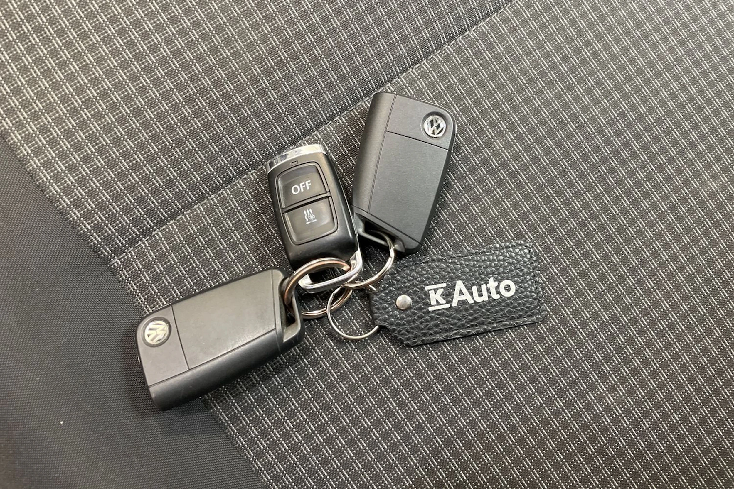 valkoinen Volkswagen Transporter 2020 kuva 34.