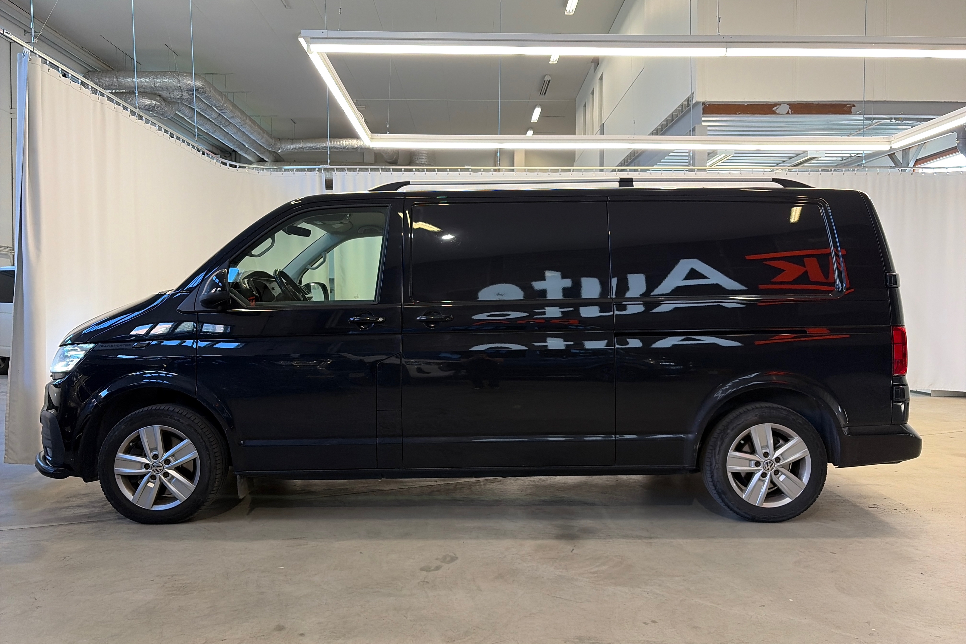 Volkswagen Transporter 2020, photo 4/12