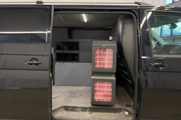 musta Volkswagen Transporter 2020 kuva 7.