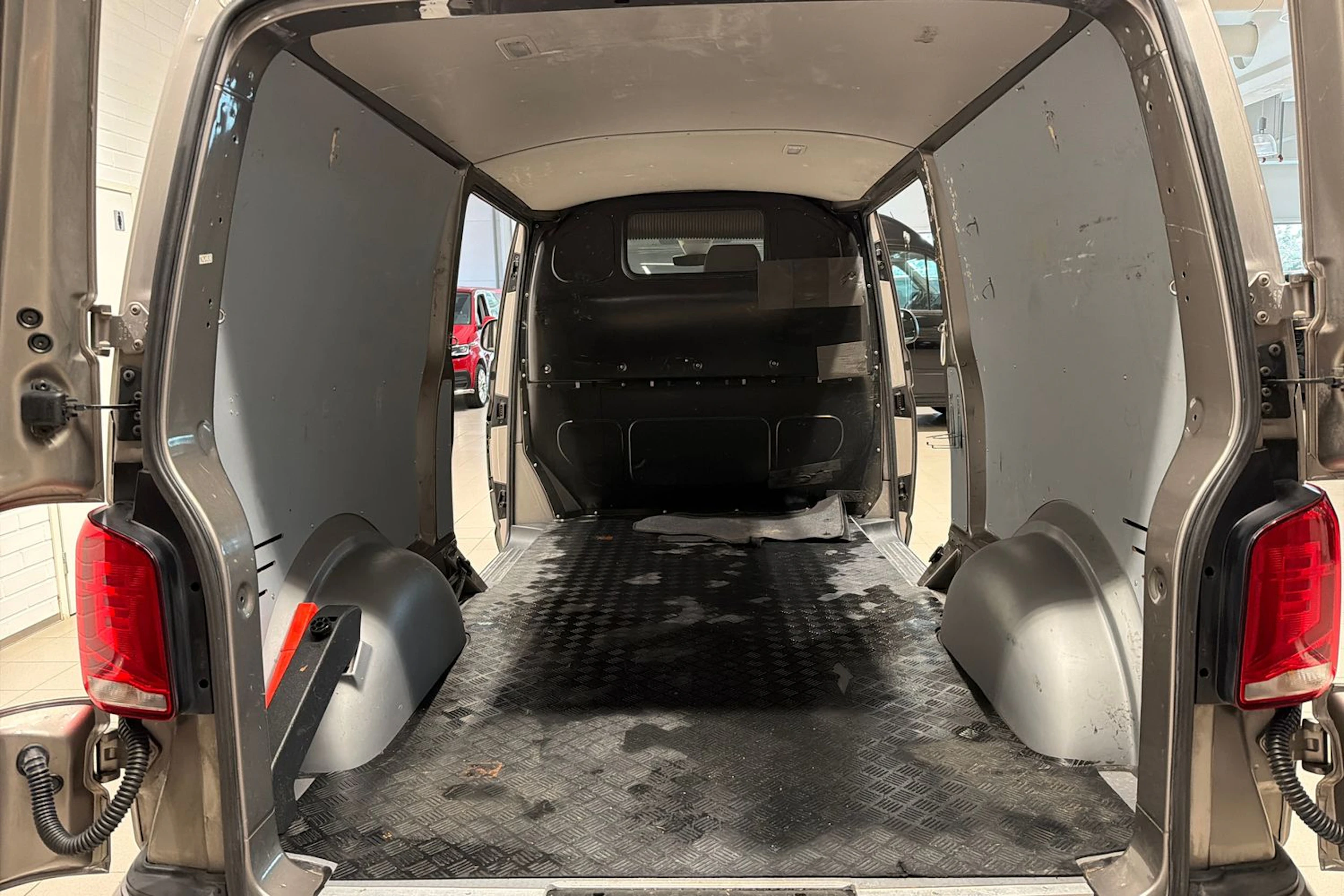 ruskea (beige) Volkswagen Transporter 2020 kuva 19.