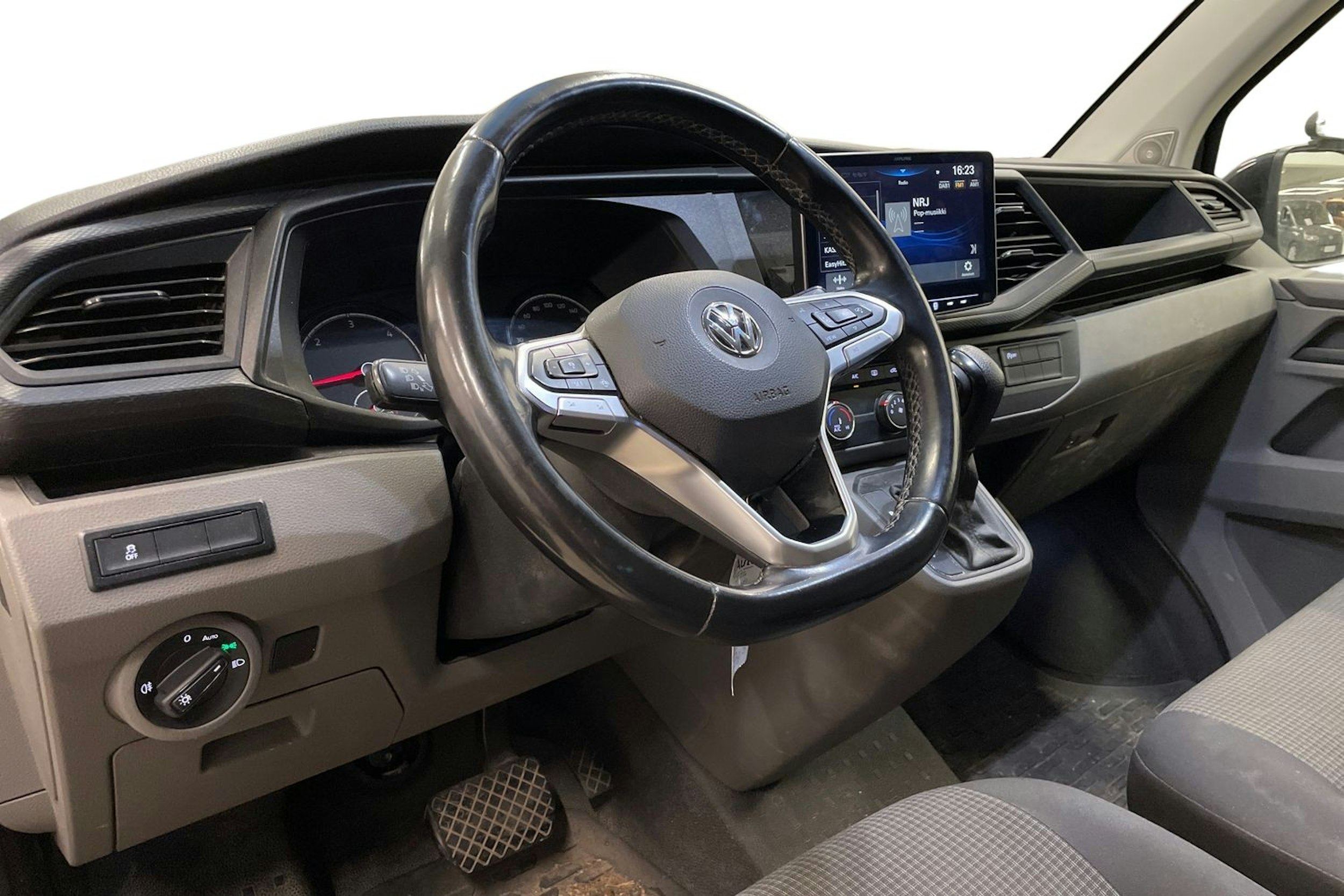 met. musta Volkswagen Transporter 2020 kuva 3.