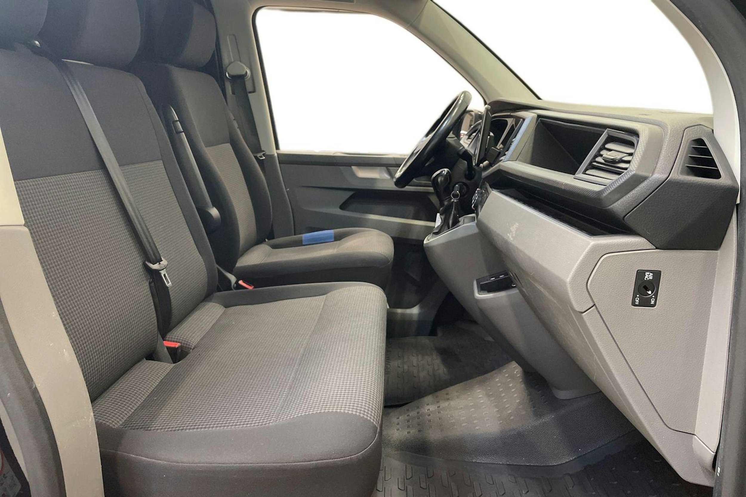 met. musta Volkswagen Transporter 2020 kuva 10.