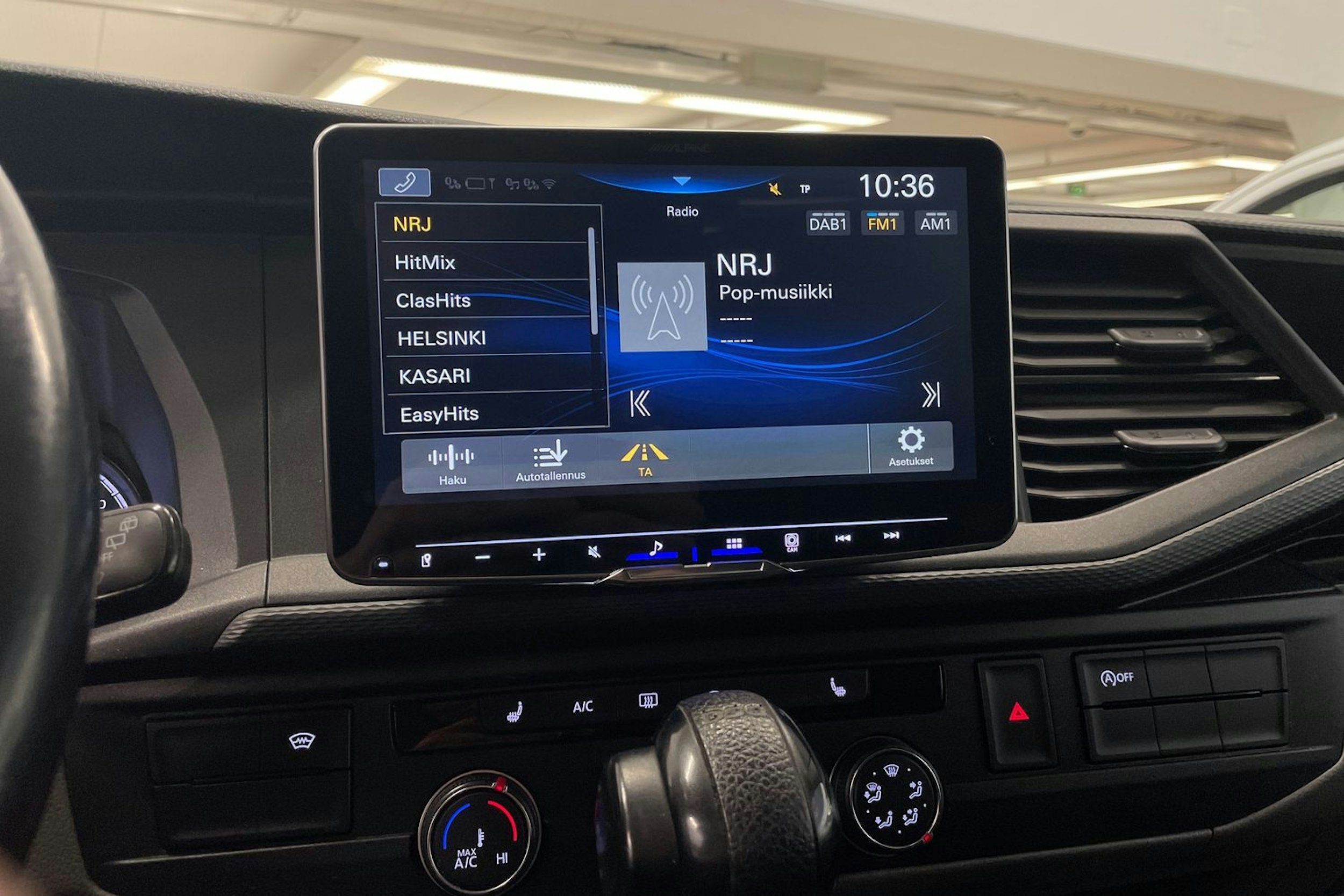 met. musta Volkswagen Transporter 2020 kuva 18.