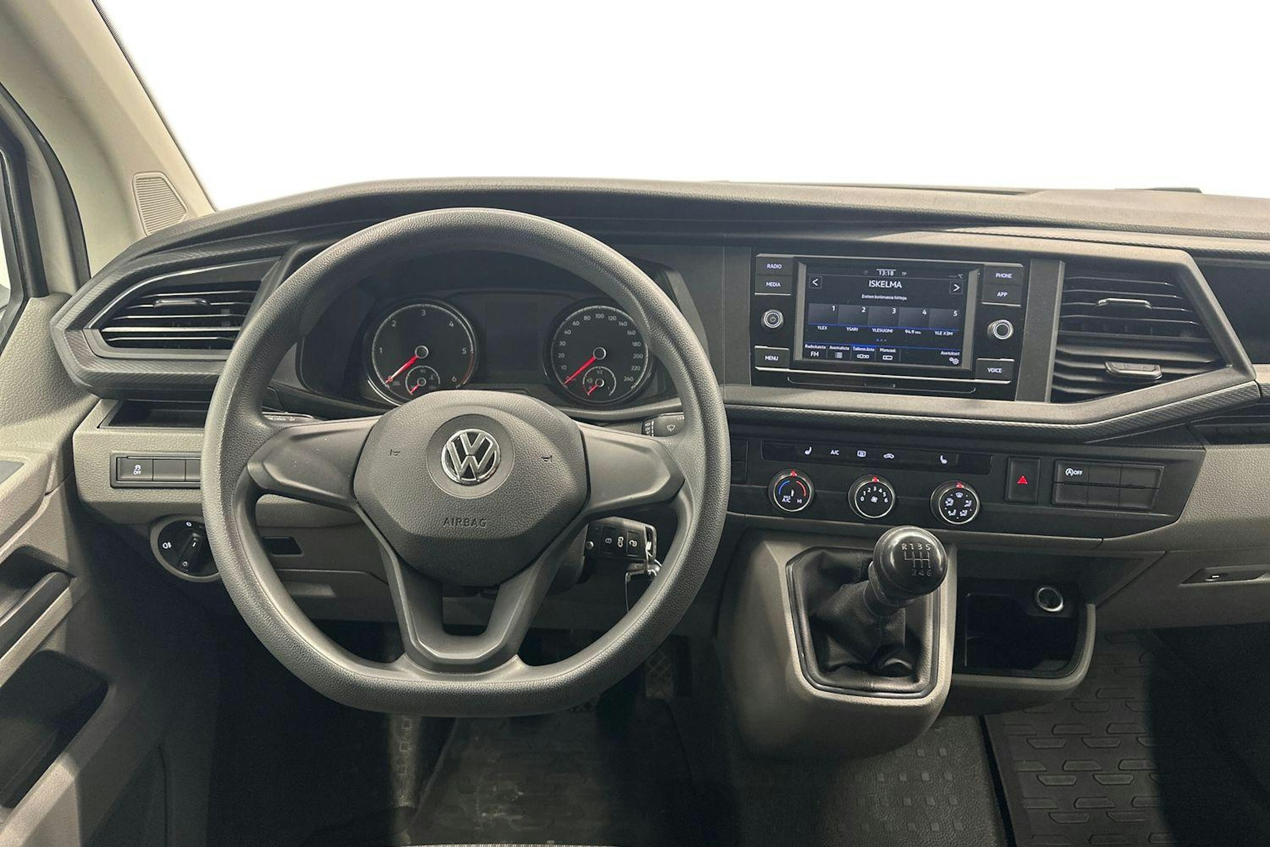 valkoinen Volkswagen Transporter 2020 kuva 7.
