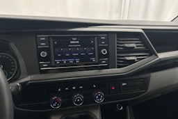 valkoinen Volkswagen Transporter 2020 kuva 12.