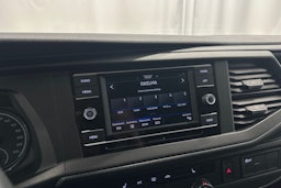 valkoinen Volkswagen Transporter 2020 kuva 13.