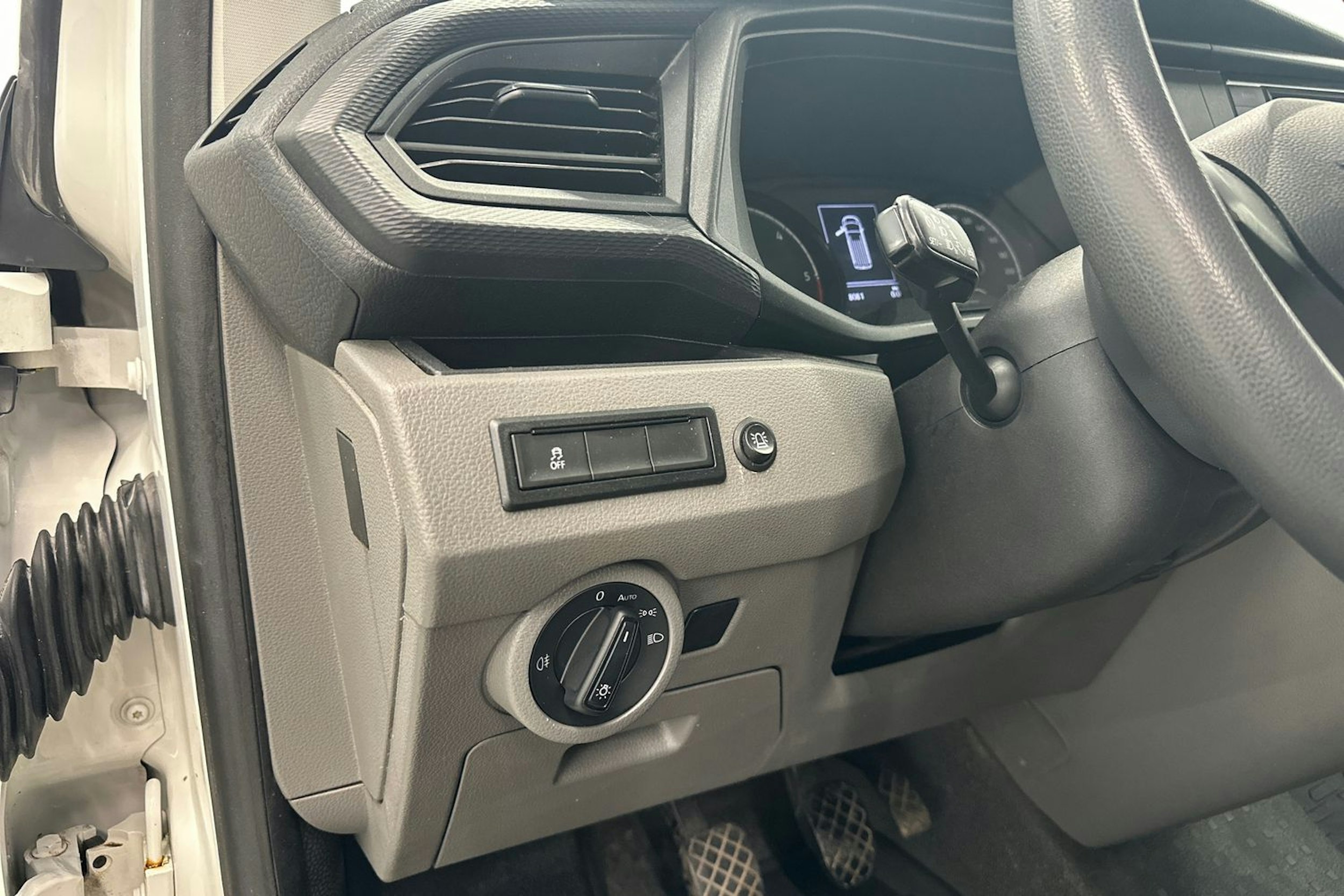 valkoinen Volkswagen Transporter 2020 kuva 20.