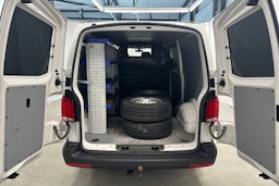 valkoinen Volkswagen Transporter 2020 kuva 22.