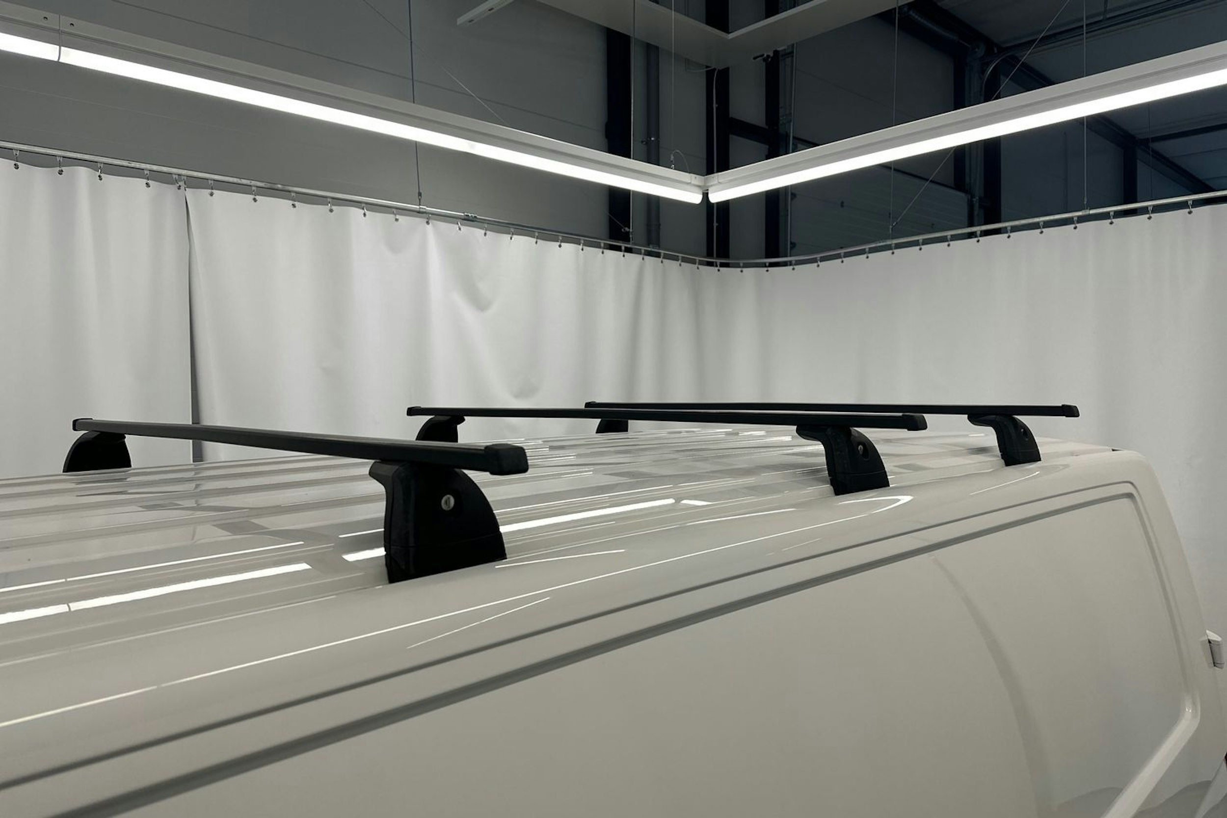 valkoinen Volkswagen Transporter 2020 kuva 25.