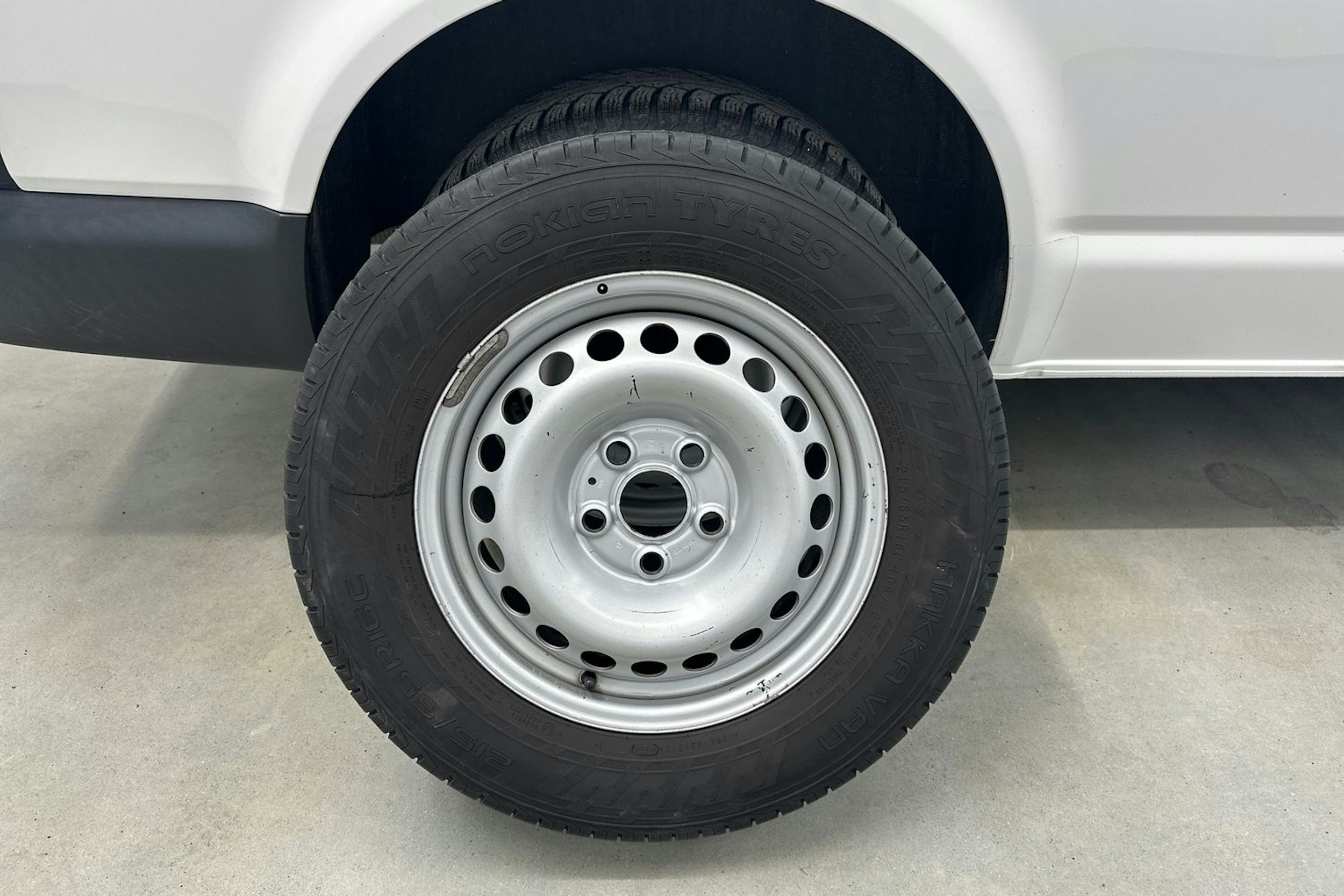 valkoinen Volkswagen Transporter 2020 kuva 26.