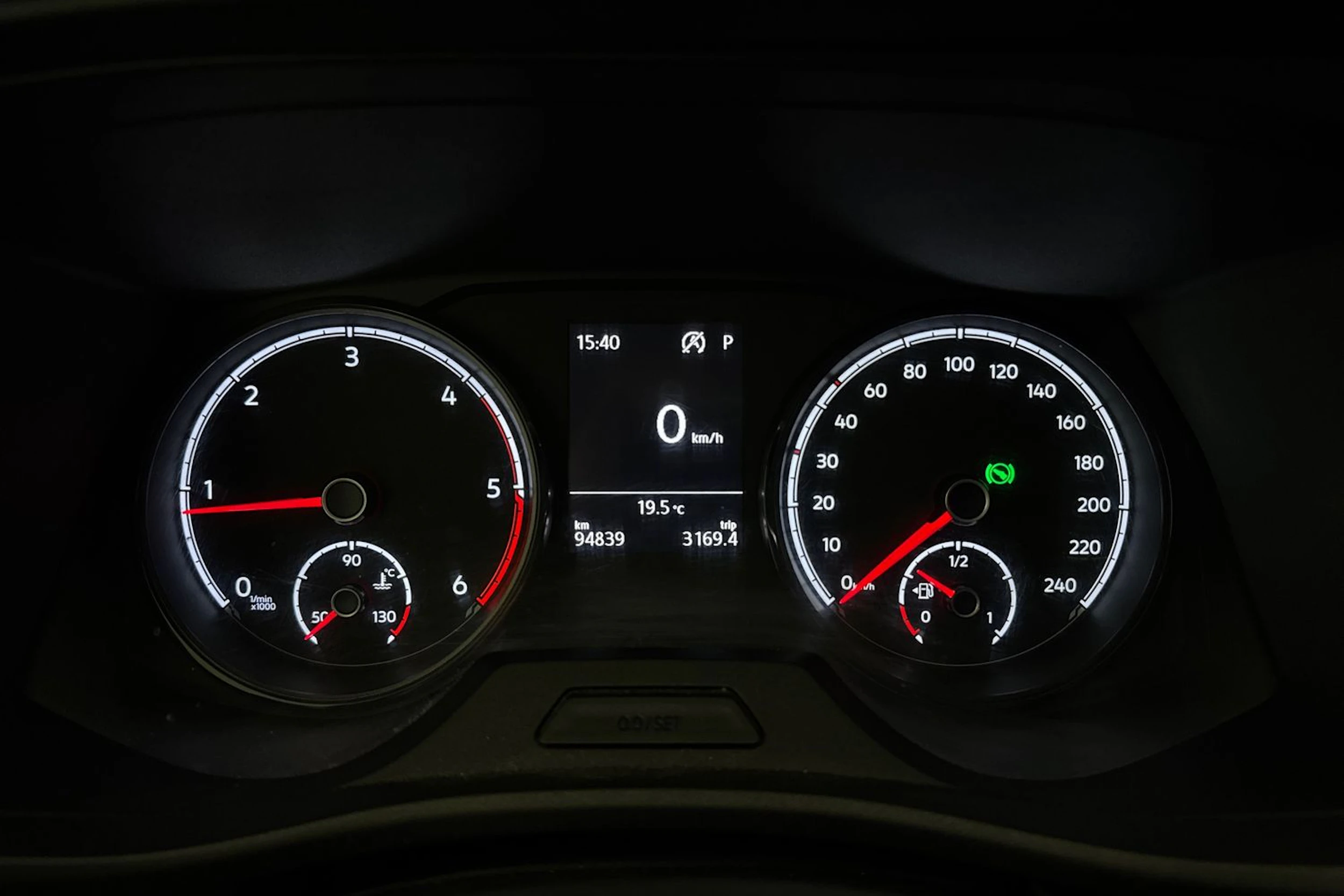 valkoinen Volkswagen Transporter 2020 kuva 20.