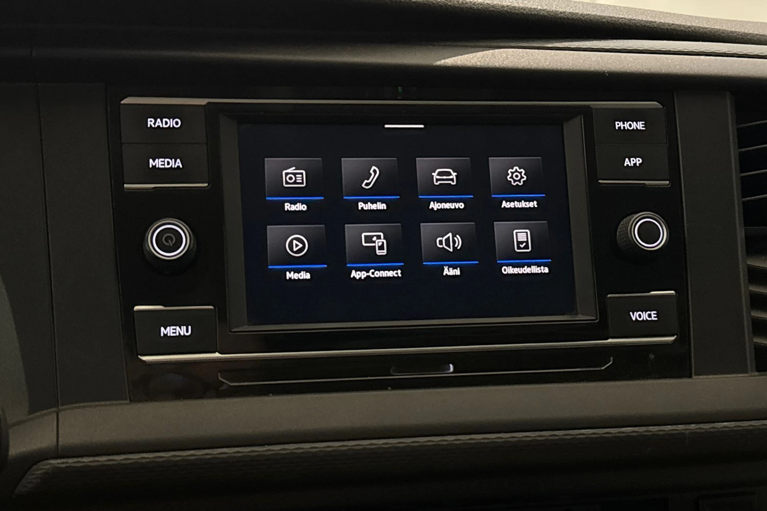 valkoinen Volkswagen Transporter 2020 kuva 21.