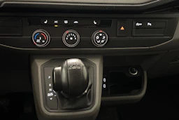 valkoinen Volkswagen Transporter 2020 kuva 25.