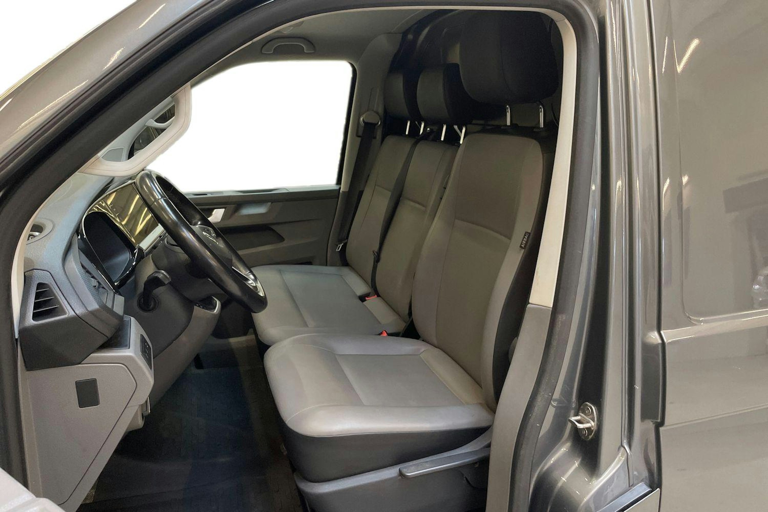 harmaa Volkswagen Transporter 2020 kuva 7.