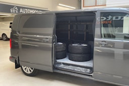 harmaa Volkswagen Transporter 2020 kuva 12.