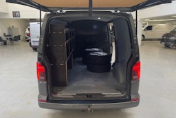harmaa Volkswagen Transporter 2020 kuva 14.