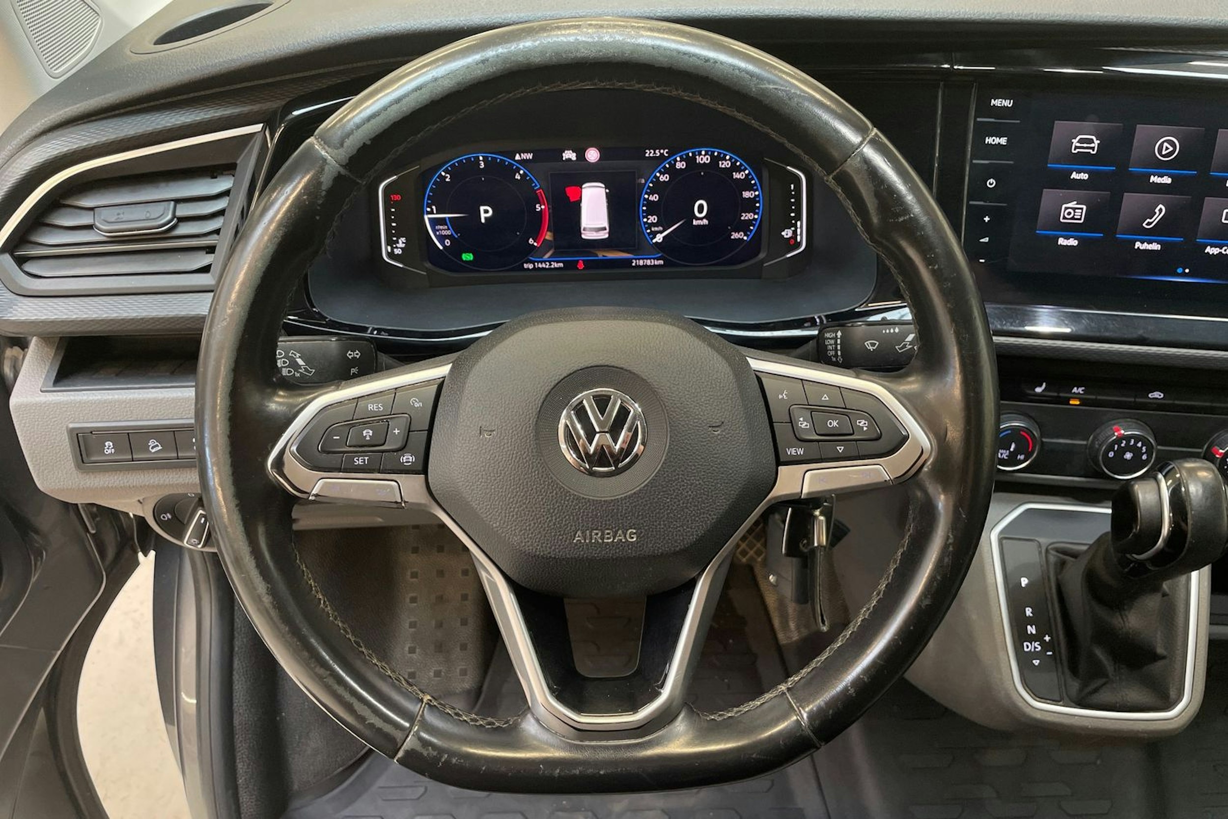 harmaa Volkswagen Transporter 2020 kuva 17.