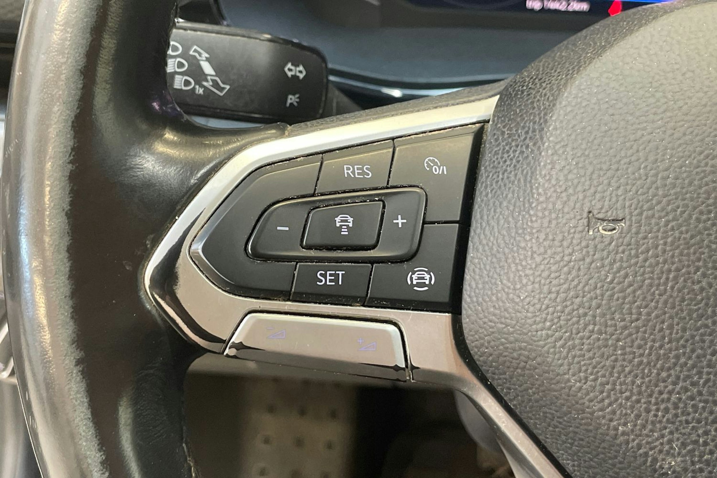 harmaa Volkswagen Transporter 2020 kuva 18.