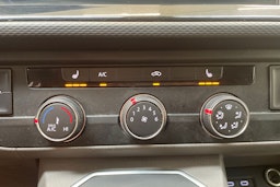 harmaa Volkswagen Transporter 2020 kuva 32.