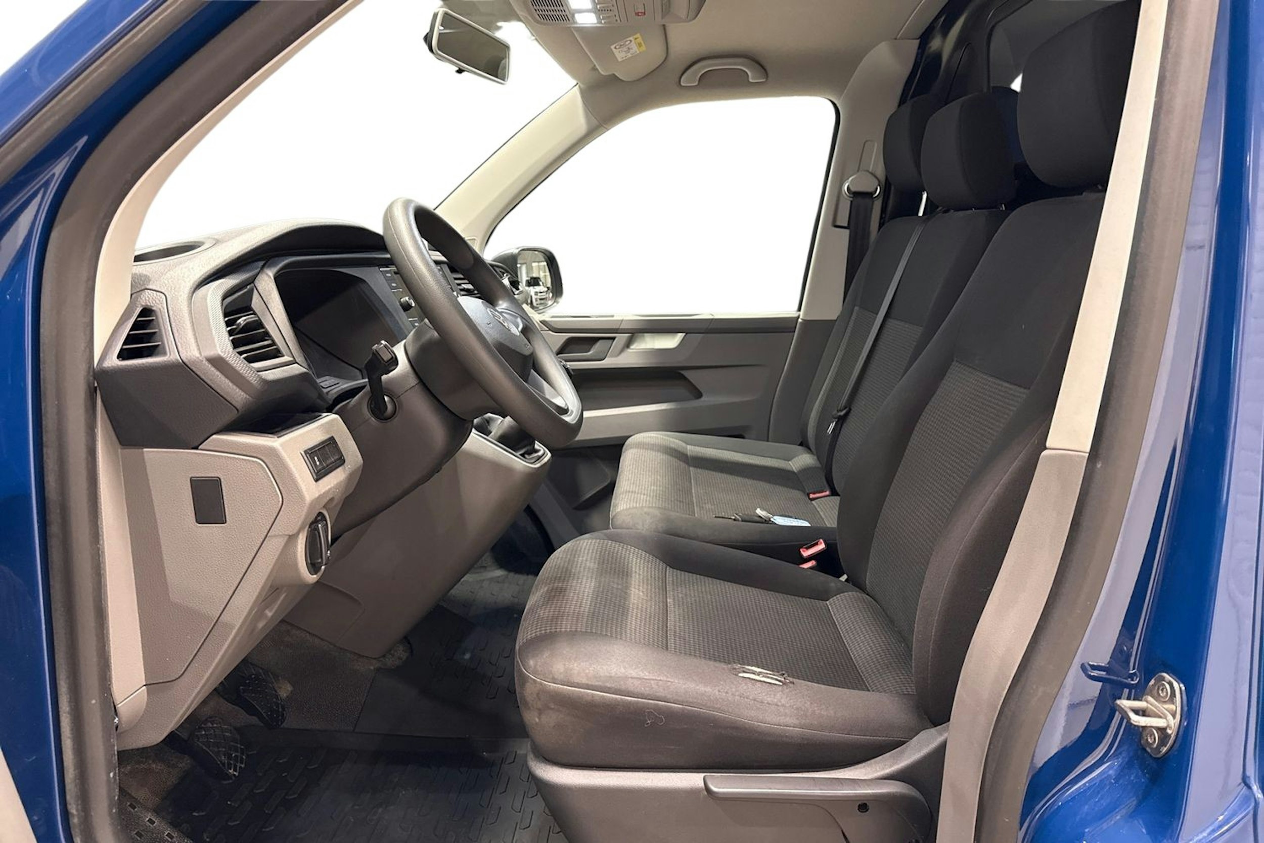 Sininen Volkswagen TRANSPORTER 2020 kuva 9.