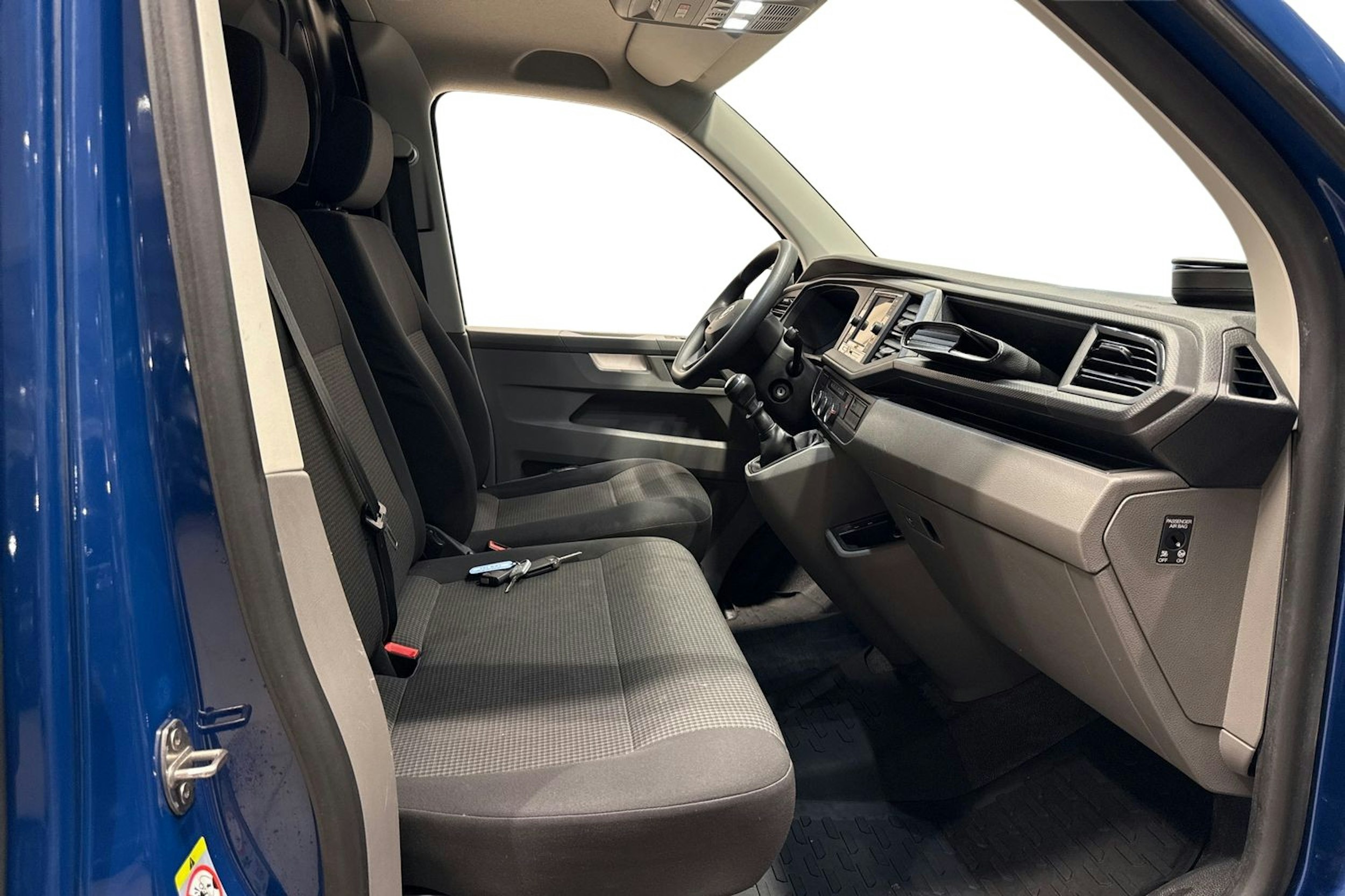Sininen Volkswagen TRANSPORTER 2020 kuva 10.