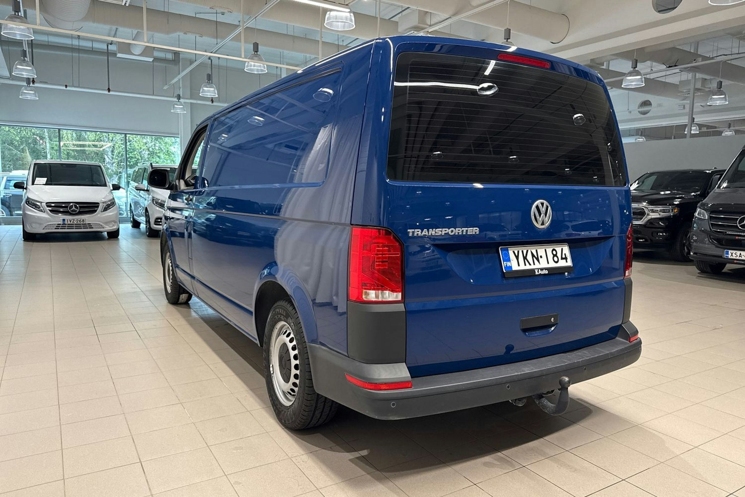Sininen Volkswagen TRANSPORTER 2020 kuva 13.