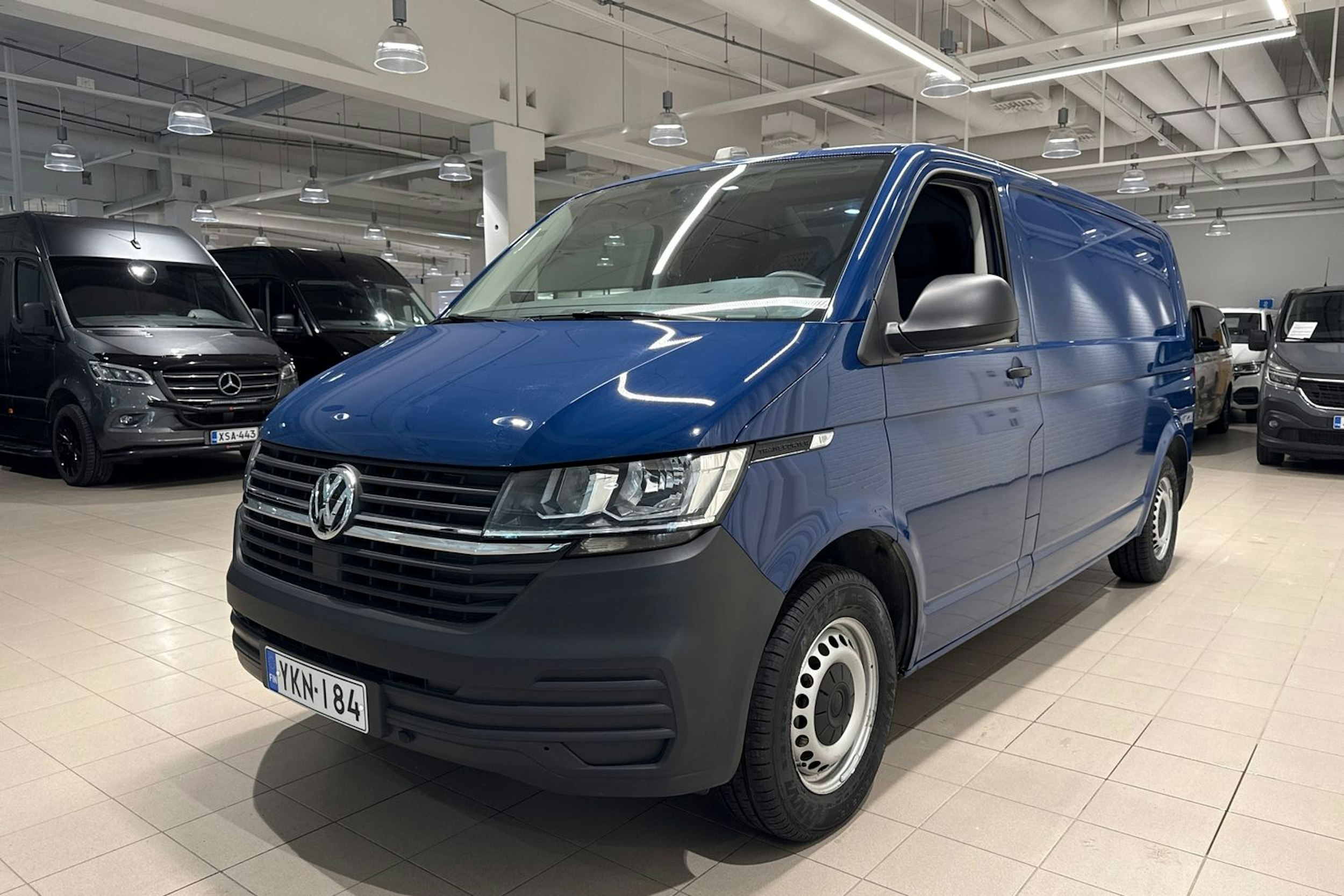 Sininen Volkswagen TRANSPORTER 2020 kuva 14.