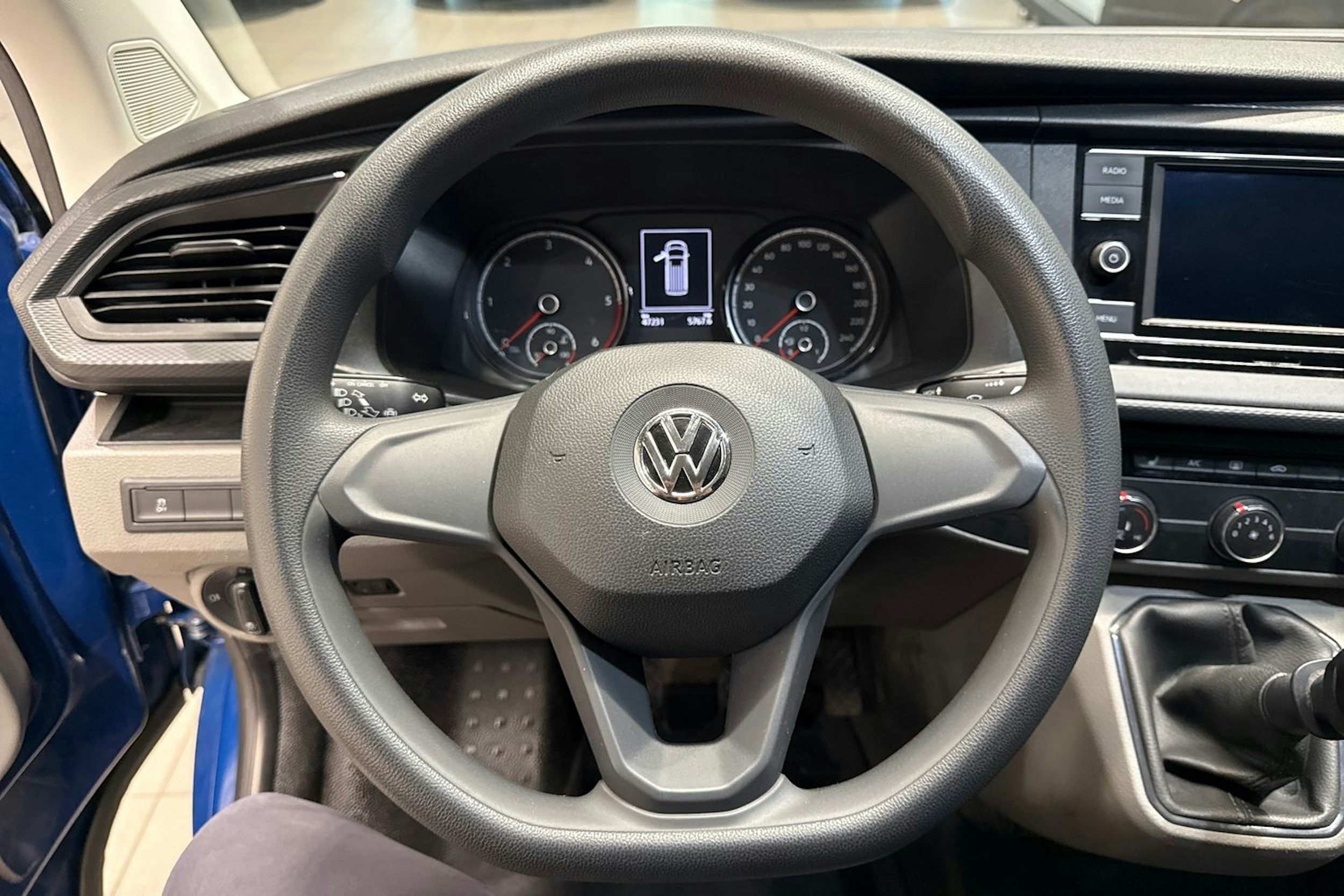 Sininen Volkswagen TRANSPORTER 2020 kuva 17.