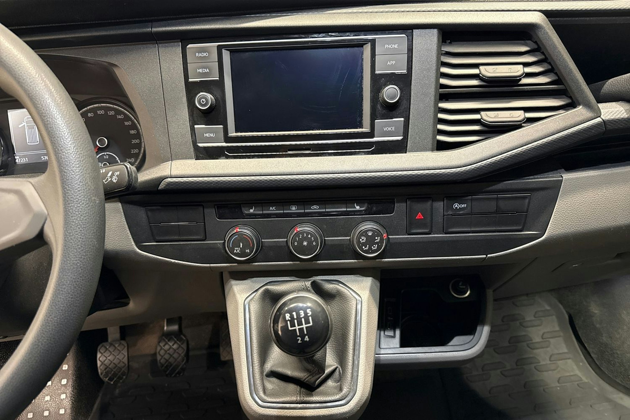 Sininen Volkswagen TRANSPORTER 2020 kuva 18.