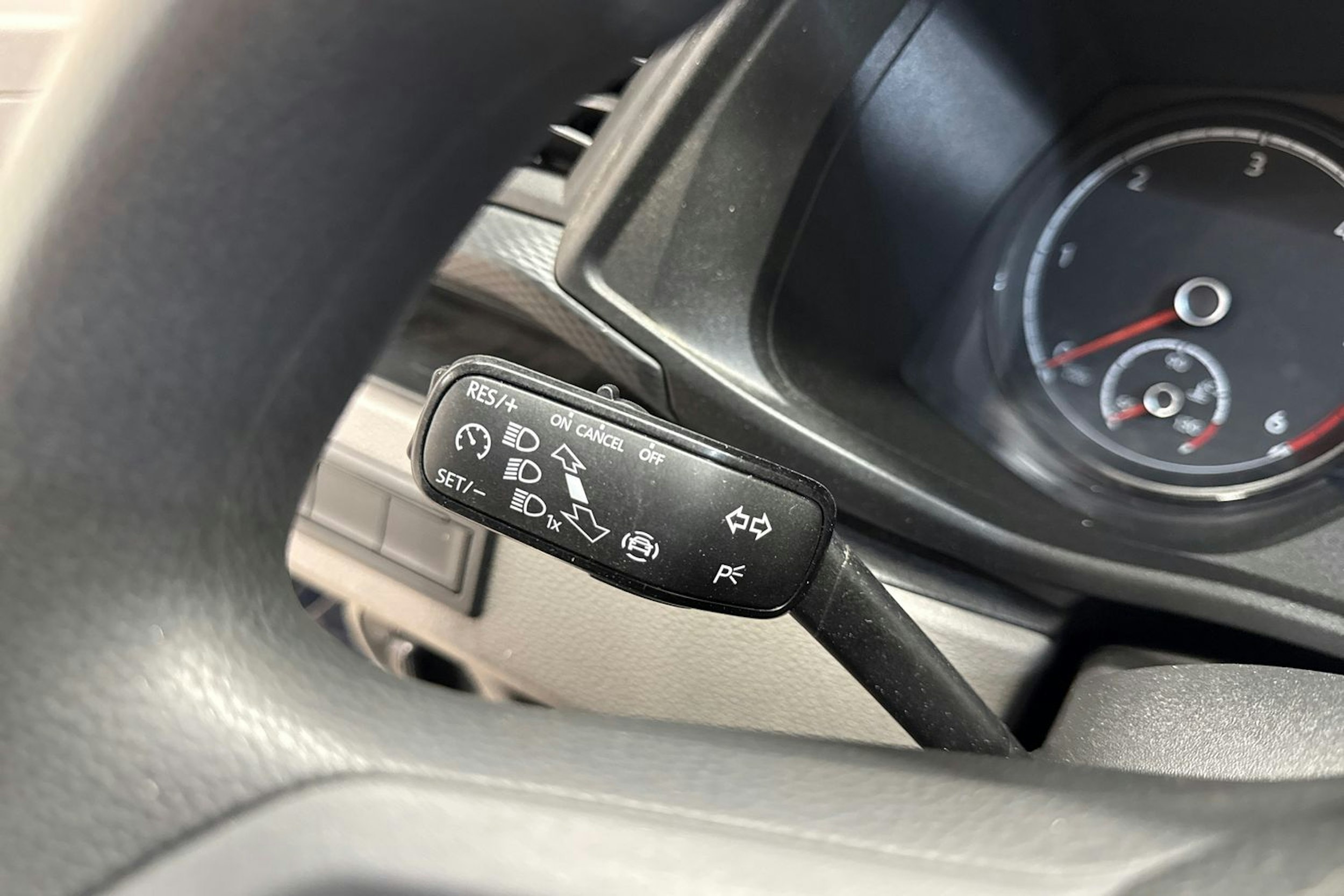 Sininen Volkswagen TRANSPORTER 2020 kuva 20.