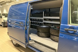 Sininen Volkswagen TRANSPORTER 2020 kuva 24.
