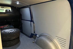 Sininen Volkswagen TRANSPORTER 2020 kuva 29.