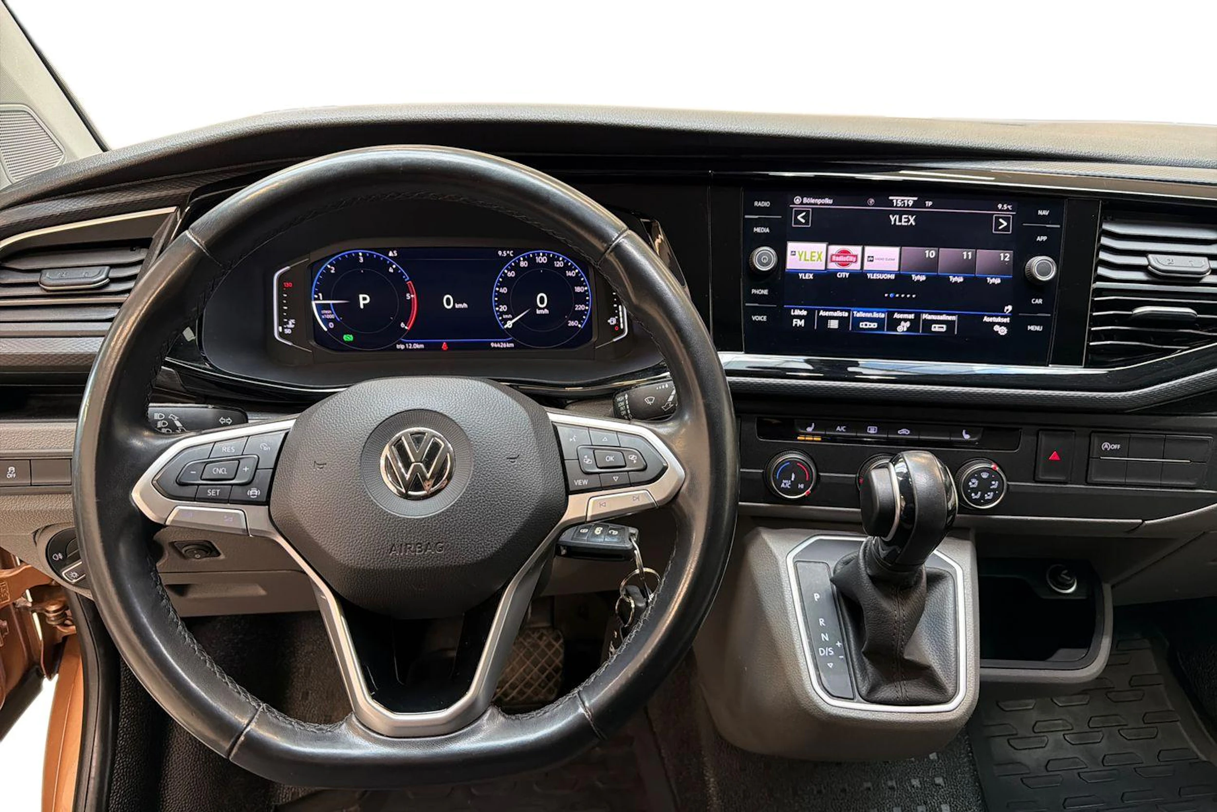 ruskea (beige) Volkswagen Transporter 2020 kuva 7.