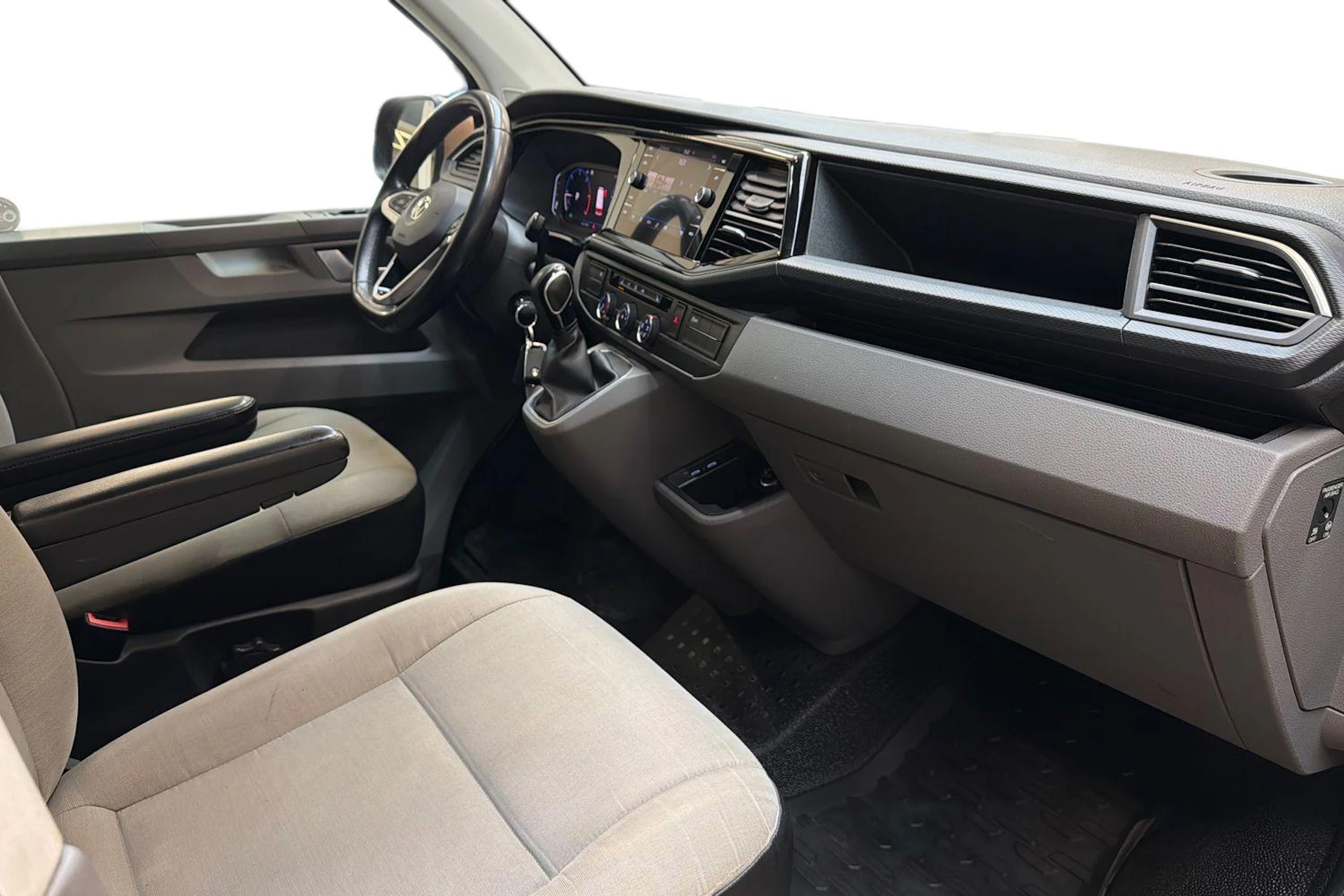 ruskea (beige) Volkswagen Transporter 2020 kuva 8.