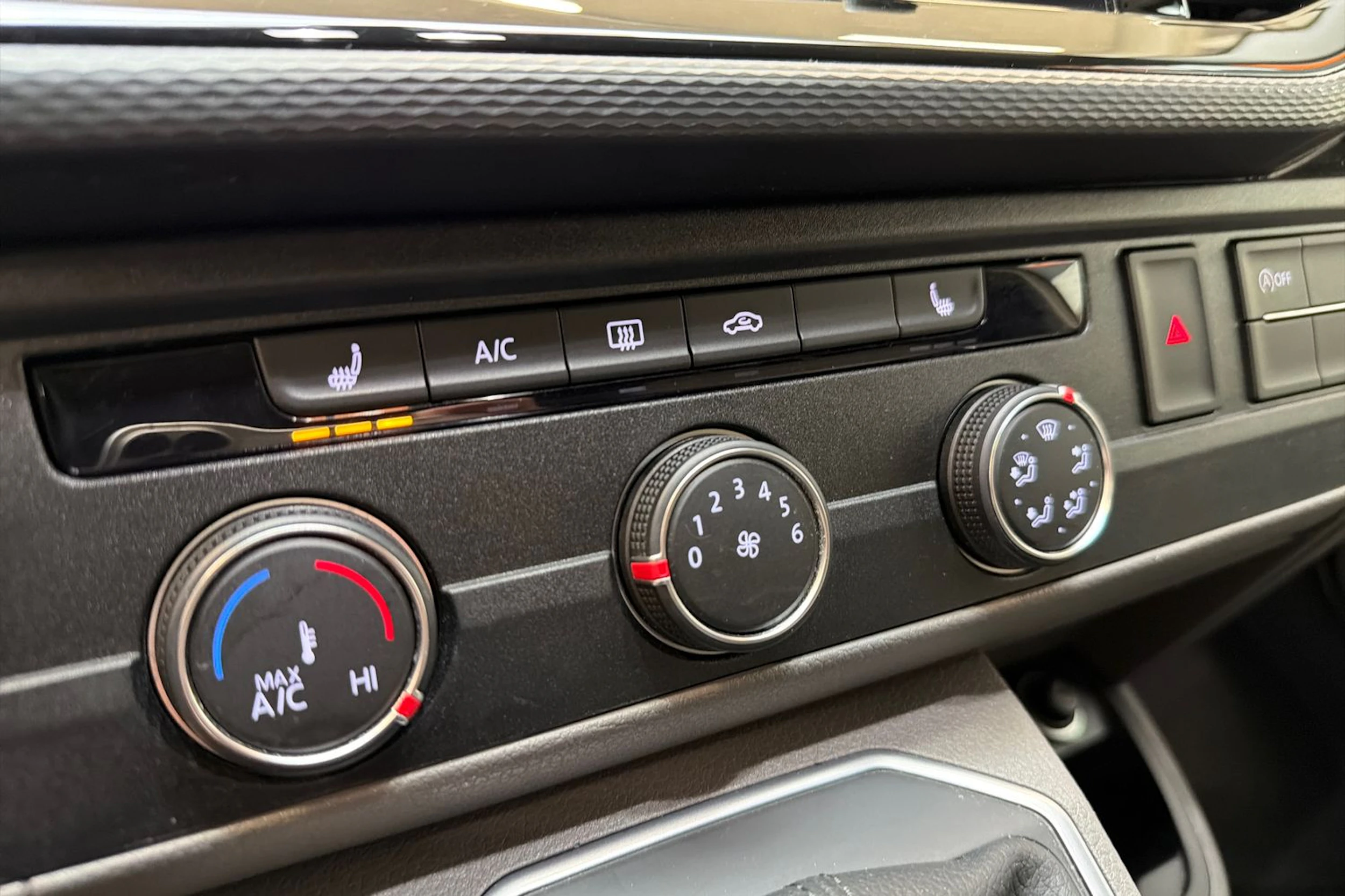 ruskea (beige) Volkswagen Transporter 2020 kuva 16.