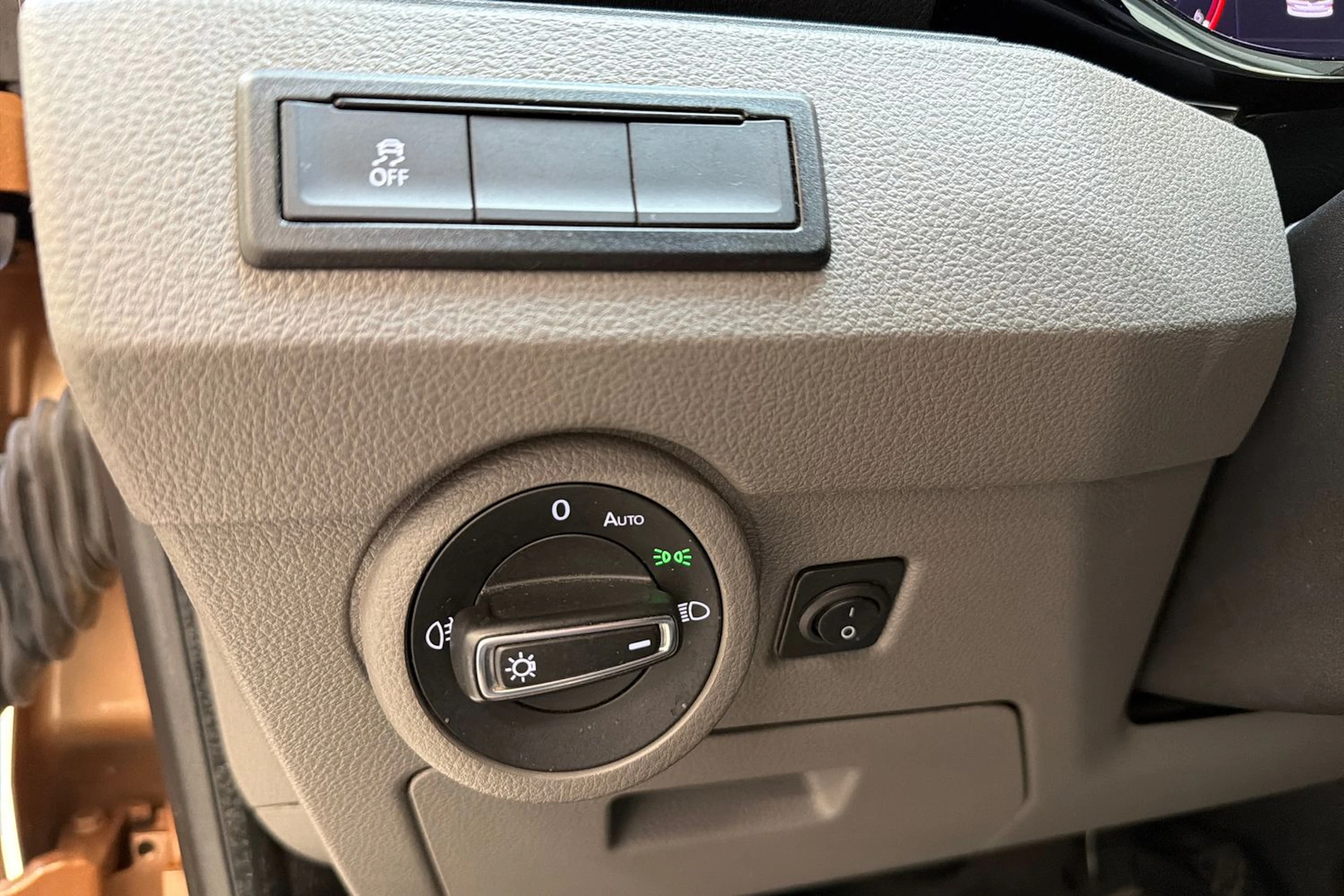 ruskea (beige) Volkswagen Transporter 2020 kuva 18.