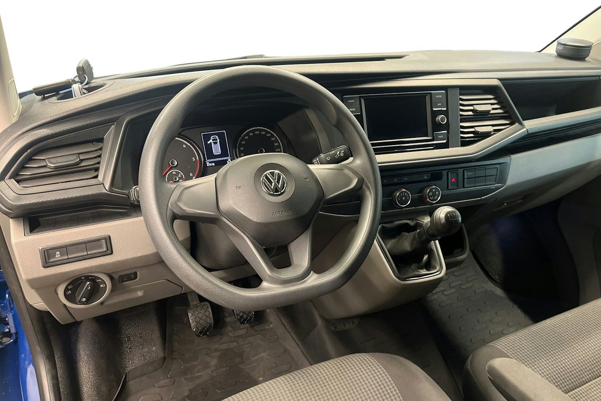 sininen Volkswagen Transporter 2020 kuva 9.