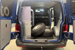 sininen Volkswagen Transporter 2020 kuva 13.