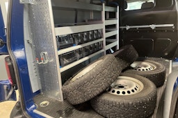 sininen Volkswagen Transporter 2020 kuva 15.