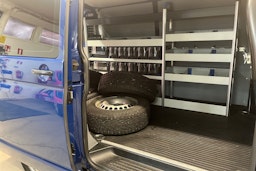 sininen Volkswagen Transporter 2020 kuva 16.