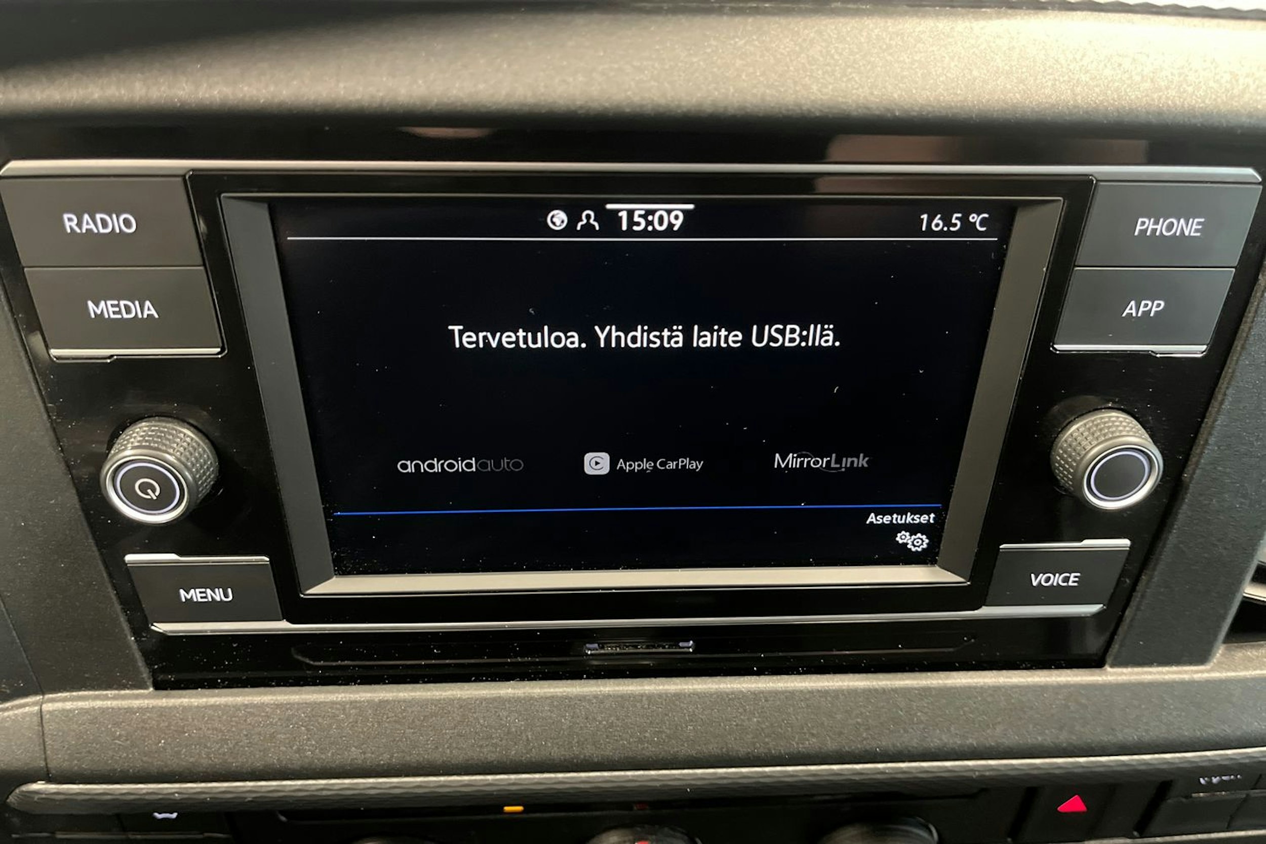 sininen Volkswagen Transporter 2020 kuva 22.