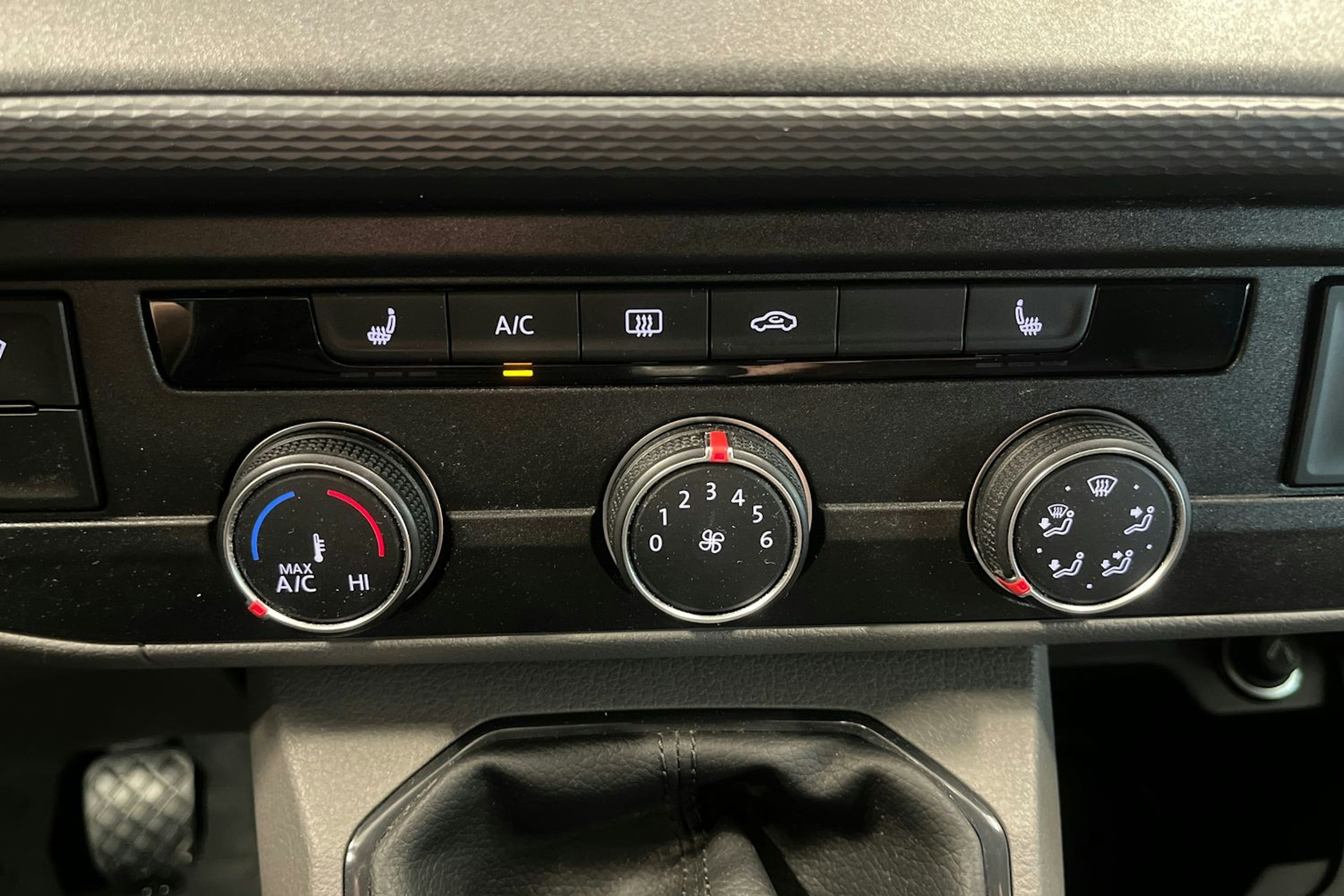 sininen Volkswagen Transporter 2020 kuva 23.