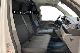 valkoinen Volkswagen Transporter 2020 kuva 10.