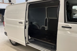 valkoinen Volkswagen Transporter 2020 kuva 13.
