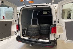 valkoinen Volkswagen Transporter 2020 kuva 14.