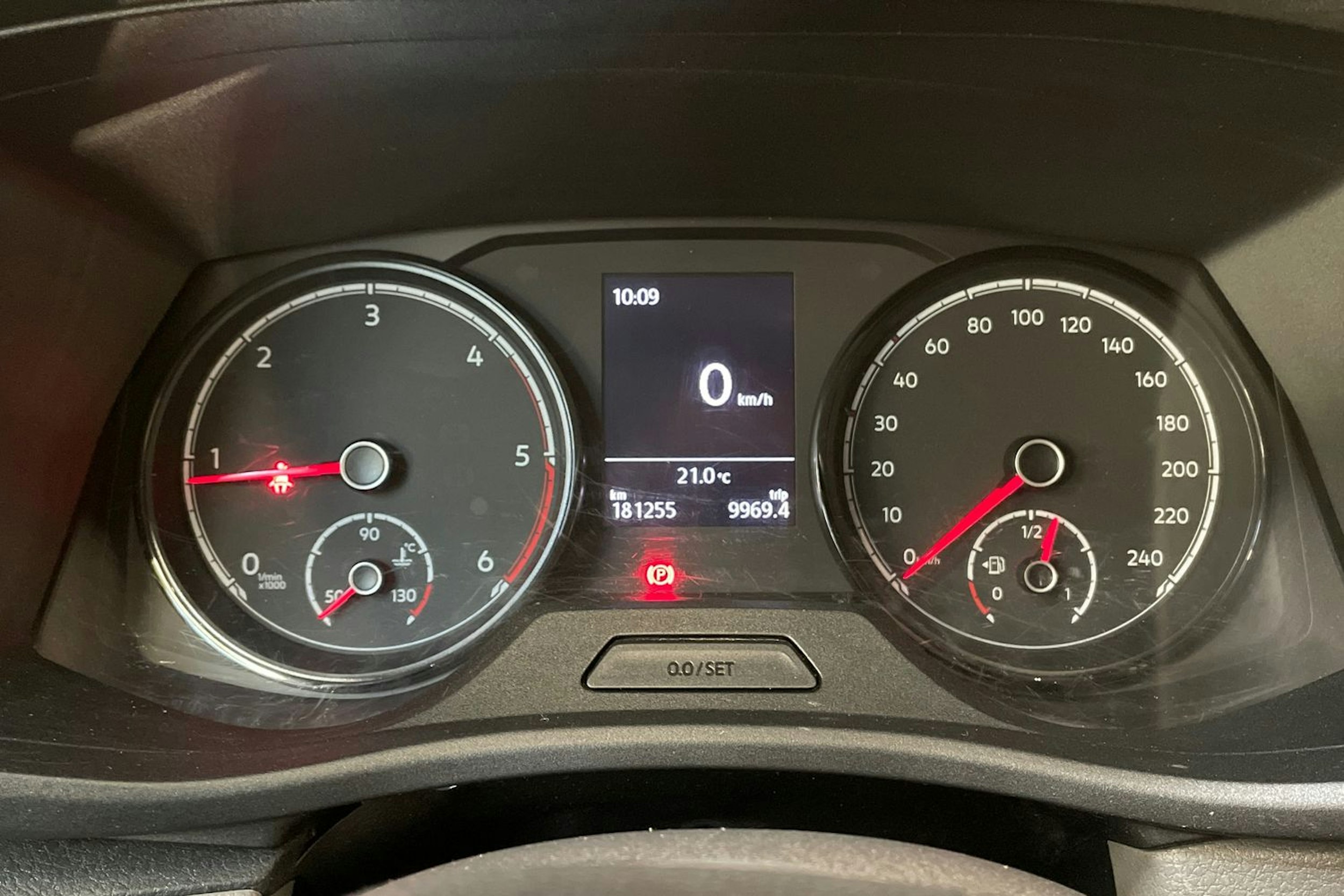 valkoinen Volkswagen Transporter 2020 kuva 16.