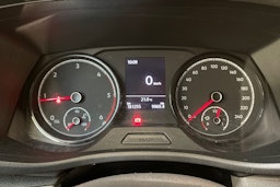 valkoinen Volkswagen Transporter 2020 kuva 16.