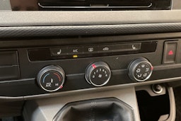 valkoinen Volkswagen Transporter 2020 kuva 20.