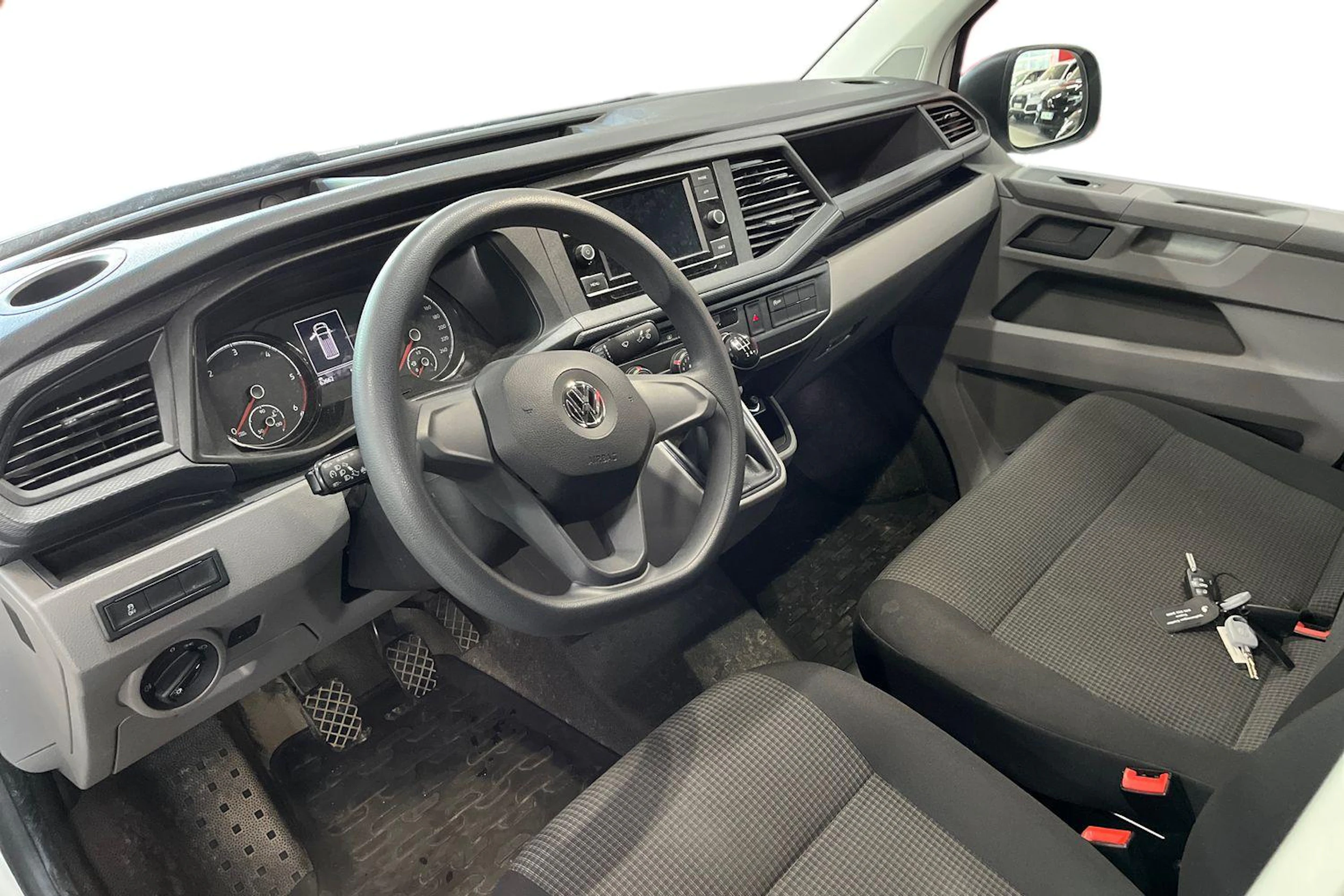 Valkoinen Volkswagen TRANSPORTER 2020 kuva 8.