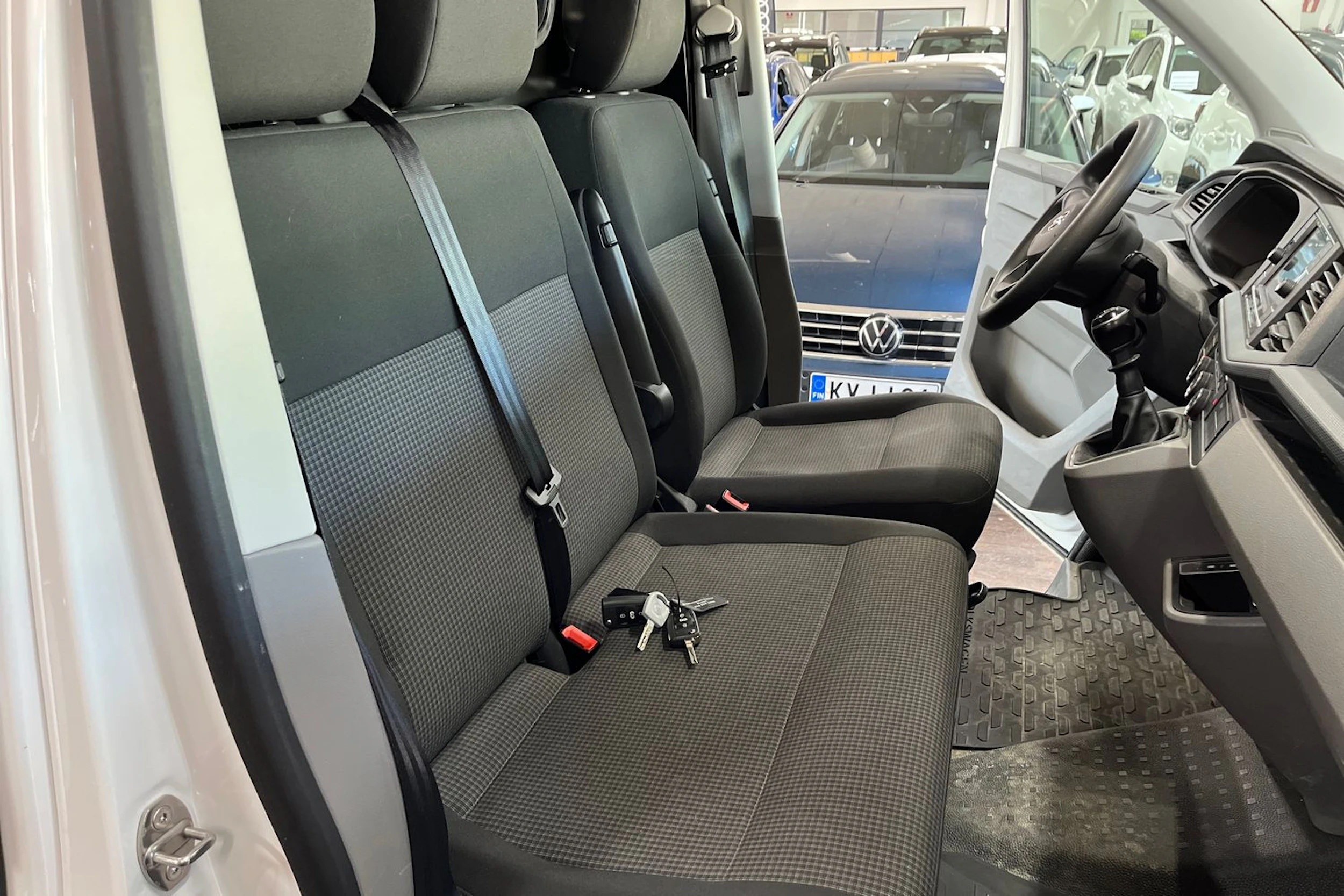 Valkoinen Volkswagen TRANSPORTER 2020 kuva 16.